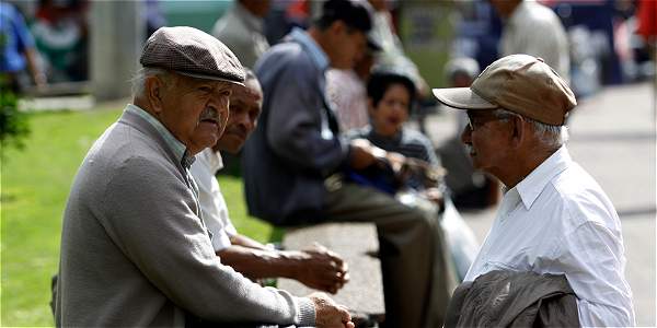 Adultos mayores a la deriva; 17% tiene pensión 
