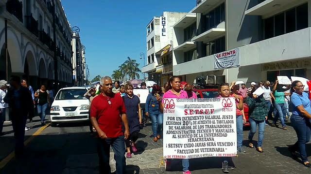 Amagan huelga en Universidad Veracruzana 