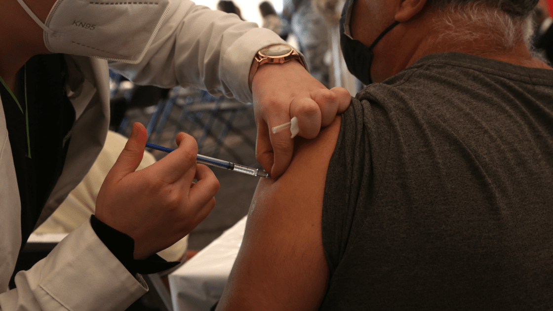 Empresas inician la vacunación contra Covid-19 en Nuevo León