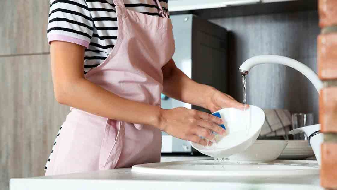Mexicanas que trabajan pierden 40 días al año en labores domésticas