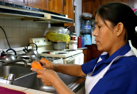 Patrones serán responsables del registro de trabajadoras del hogar ante el IMSS