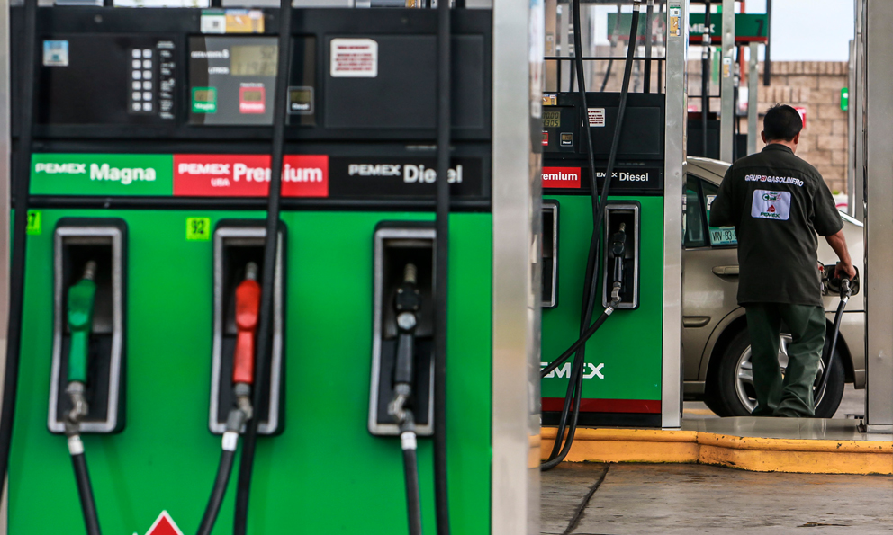 Pemex vendió 30% menos gasolina en abril por contingencia