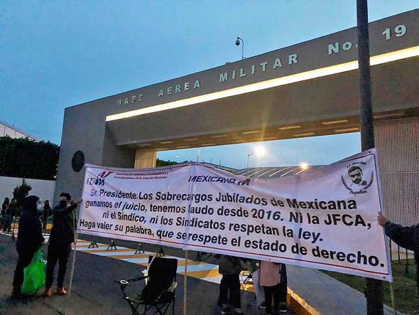 Pensionados de Mexicana buscan acercamiento con AMLO