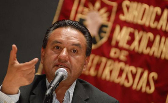 Piden a AMLO cabeza de Martín Esparza, líder del SME 