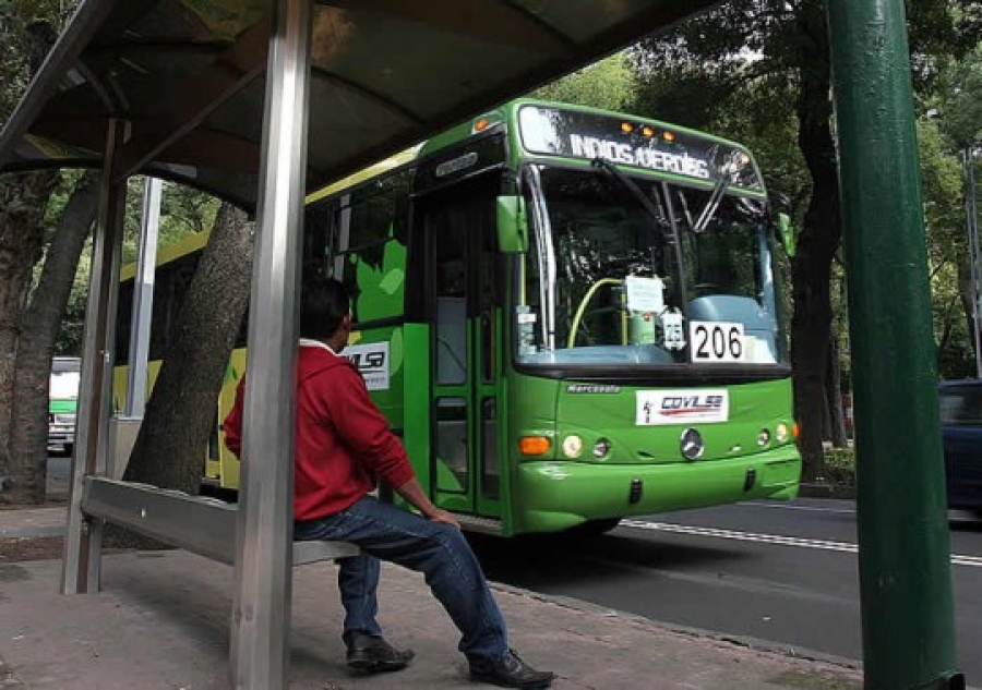 Piden  bono de transporte público para trabajador