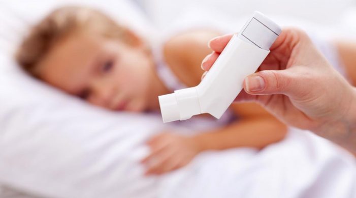 Tienen más riesgo de asma por reflujo los niños y adultos mayores